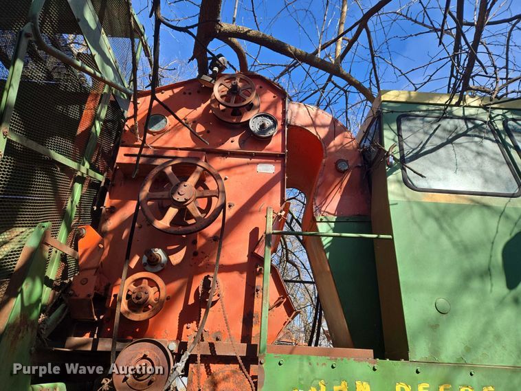 image for item ET1326 John Deere 482 cotton stripper