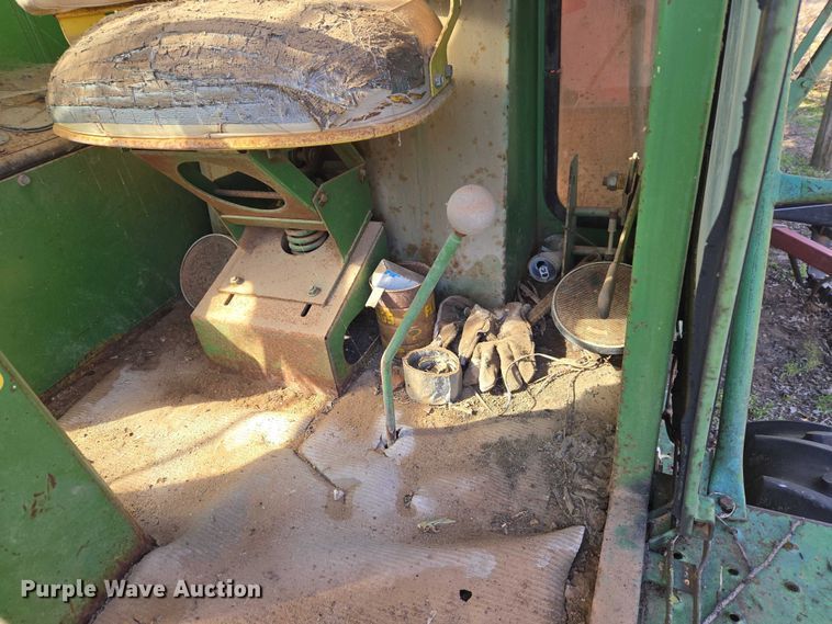 image for item ET1326 John Deere 482 cotton stripper