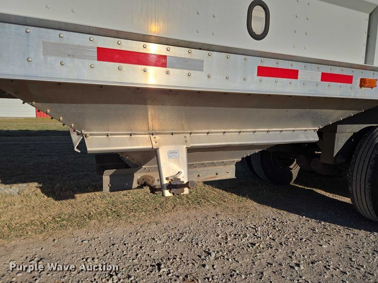 image for item ET1493 2017 Maurer Manufacturing grain trailer