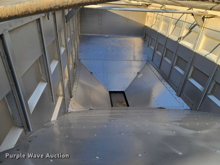 image for item ET1493 2017 Maurer Manufacturing grain trailer