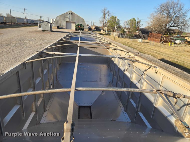 image for item ET1493 2017 Maurer Manufacturing grain trailer