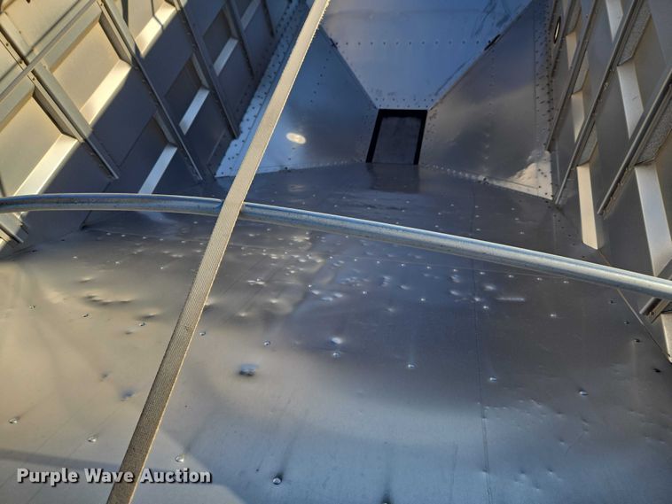 image for item ET1493 2017 Maurer Manufacturing grain trailer