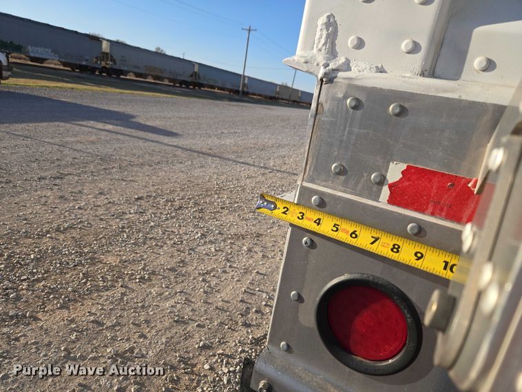 image for item ET1493 2017 Maurer Manufacturing grain trailer