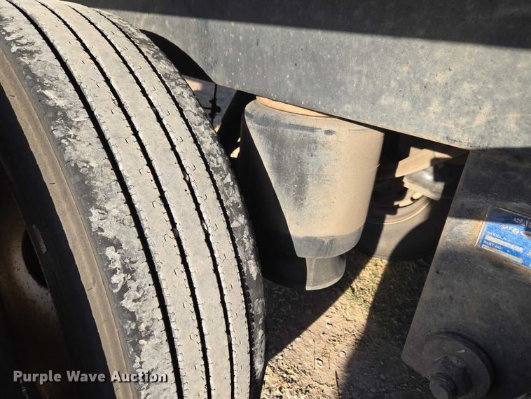 image for item ET1493 2017 Maurer Manufacturing grain trailer