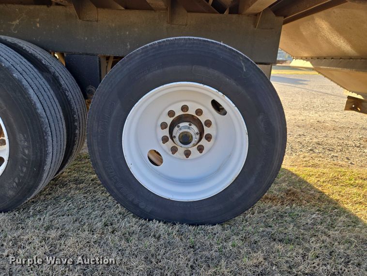 image for item ET1493 2017 Maurer Manufacturing grain trailer