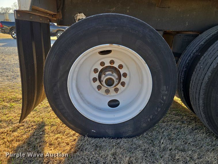 image for item ET1493 2017 Maurer Manufacturing grain trailer