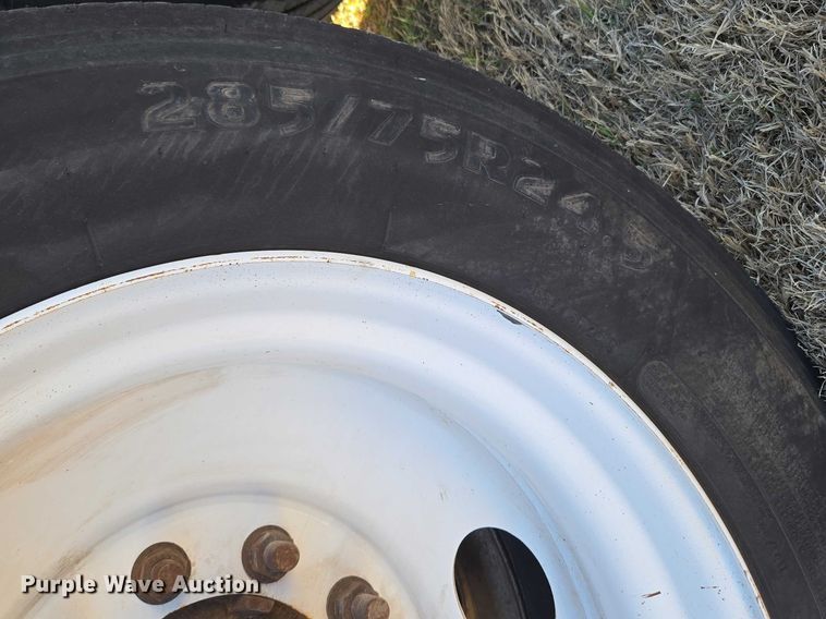 image for item ET1493 2017 Maurer Manufacturing grain trailer