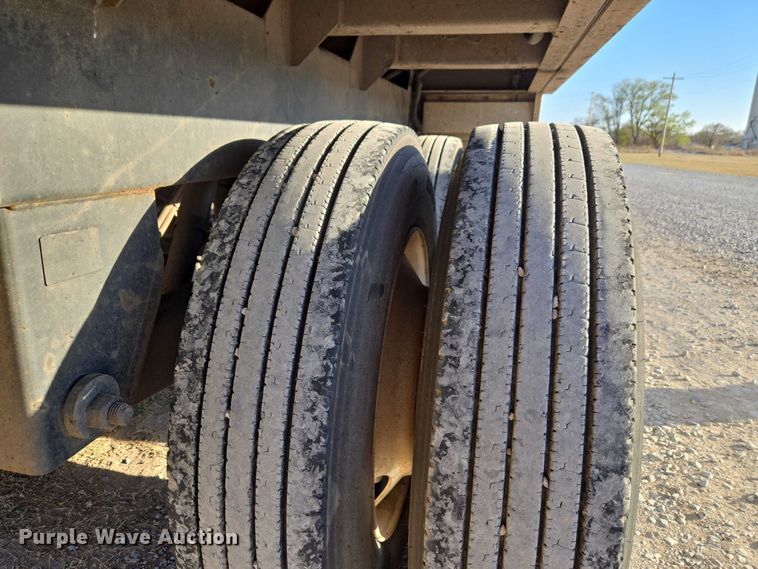 image for item ET1493 2017 Maurer Manufacturing grain trailer