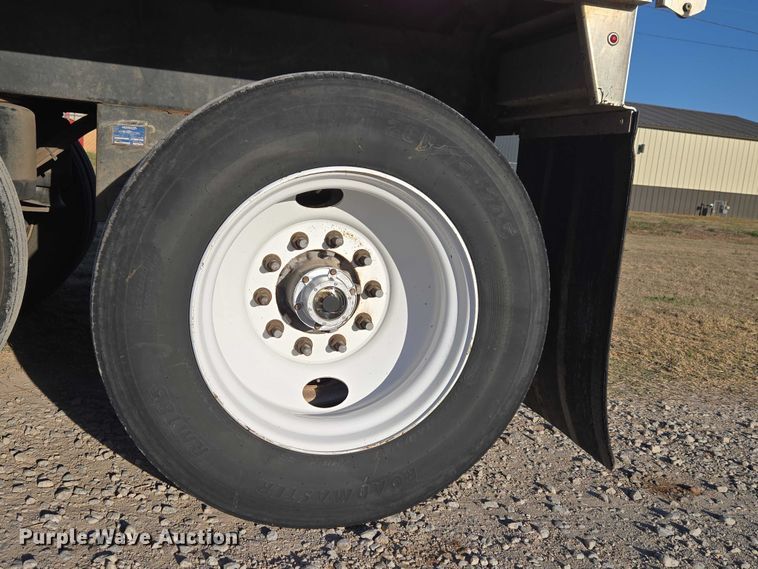 image for item ET1493 2017 Maurer Manufacturing grain trailer