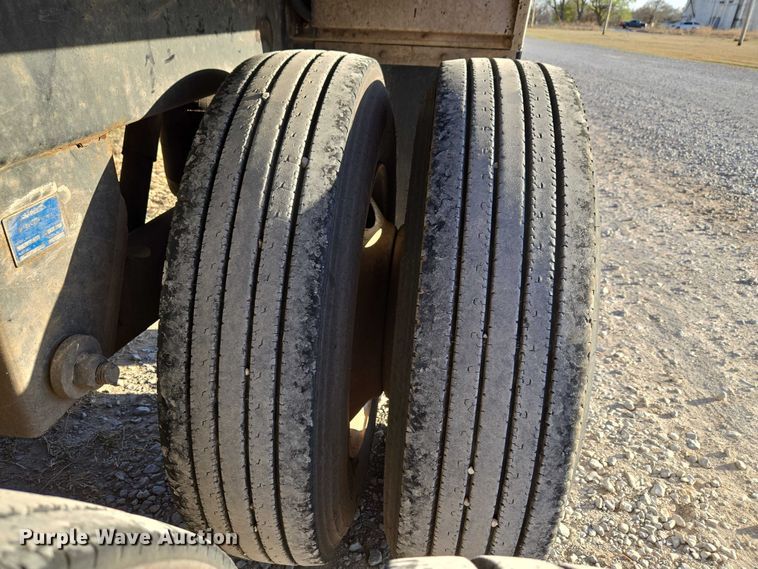 image for item ET1493 2017 Maurer Manufacturing grain trailer