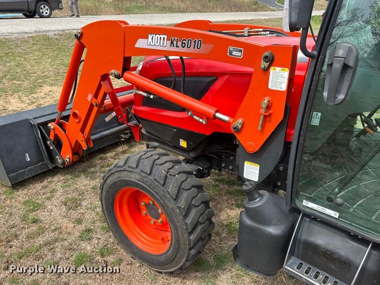 image for item ET1868 2018 Kioti NX6010 MFWD tractor