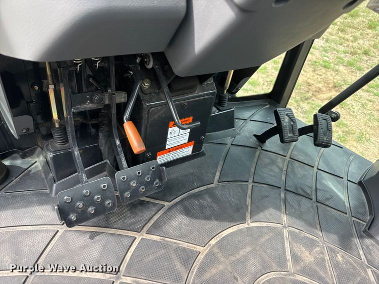 image for item ET1868 2018 Kioti NX6010 MFWD tractor