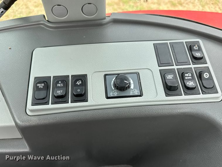 image for item ET1868 2018 Kioti NX6010 MFWD tractor