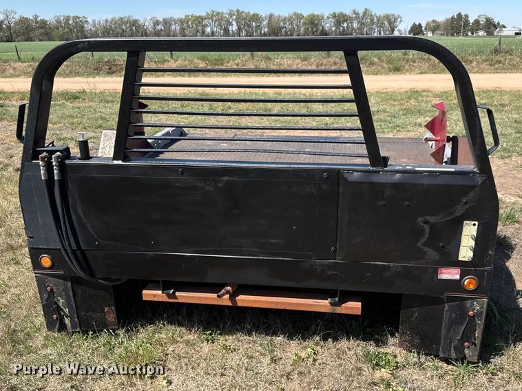 image for item ET1909 DewEze 578 Flatbed Recessed Well hydraulic bale bed