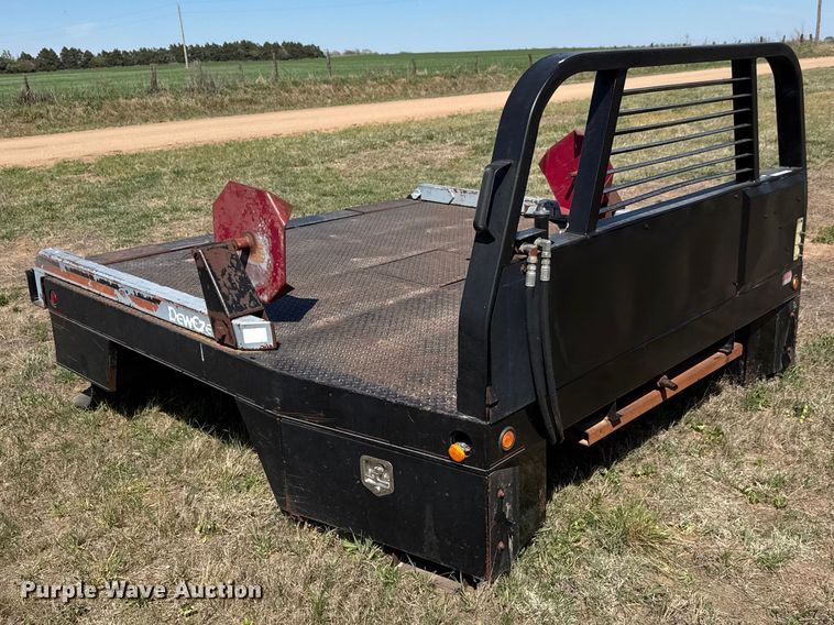 image for item ET1909 DewEze 578 Flatbed Recessed Well hydraulic bale bed