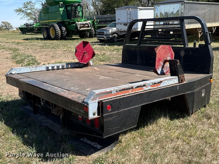 image for item ET1909 DewEze 578 Flatbed Recessed Well hydraulic bale bed