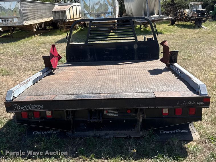 image for item ET1909 DewEze 578 Flatbed Recessed Well hydraulic bale bed