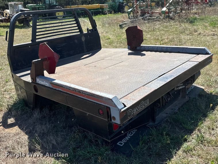 image for item ET1909 DewEze 578 Flatbed Recessed Well hydraulic bale bed