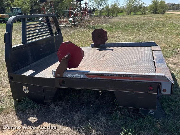 image for item ET1909 DewEze 578 Flatbed Recessed Well hydraulic bale bed