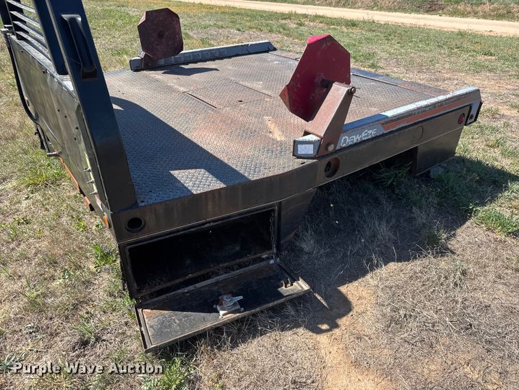 image for item ET1909 DewEze 578 Flatbed Recessed Well hydraulic bale bed