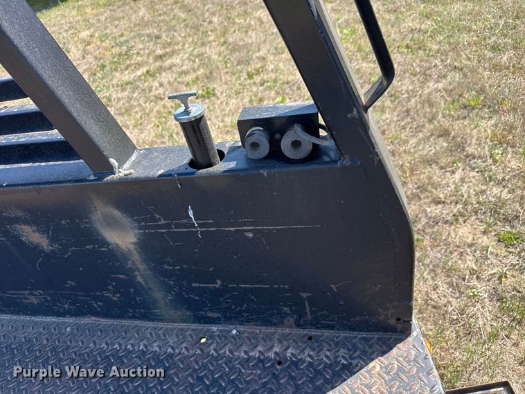 image for item ET1909 DewEze 578 Flatbed Recessed Well hydraulic bale bed