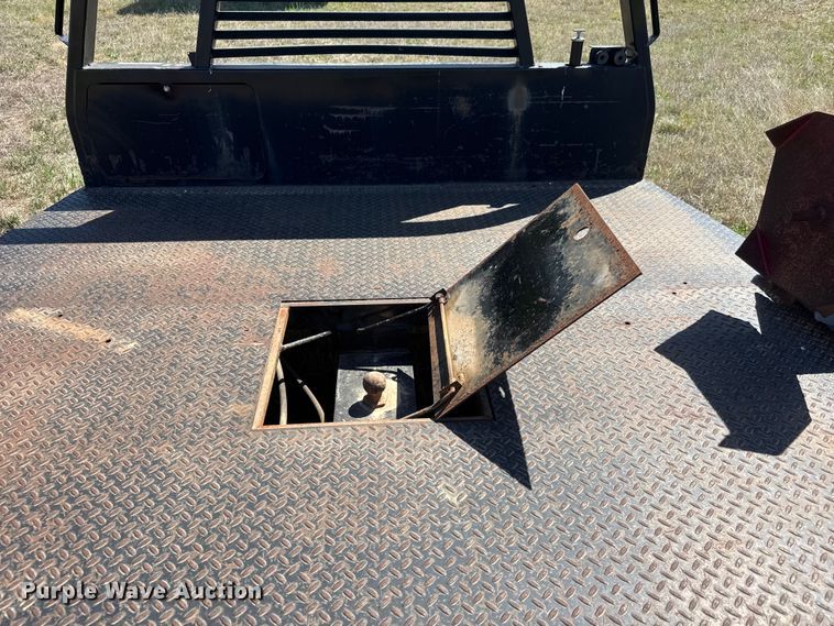 image for item ET1909 DewEze 578 Flatbed Recessed Well hydraulic bale bed