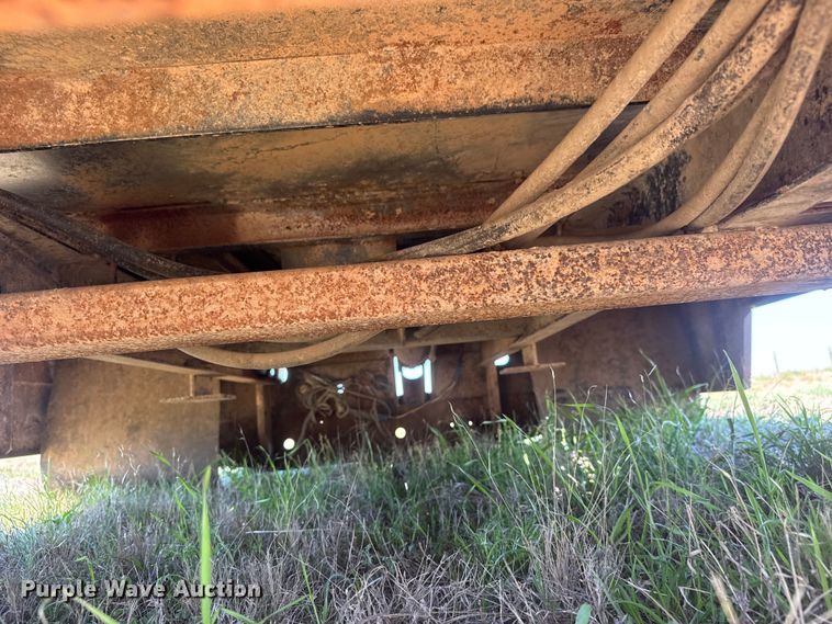 image for item ET1909 DewEze 578 Flatbed Recessed Well hydraulic bale bed