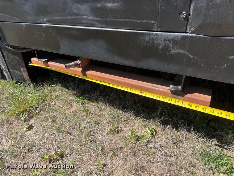 image for item ET1909 DewEze 578 Flatbed Recessed Well hydraulic bale bed