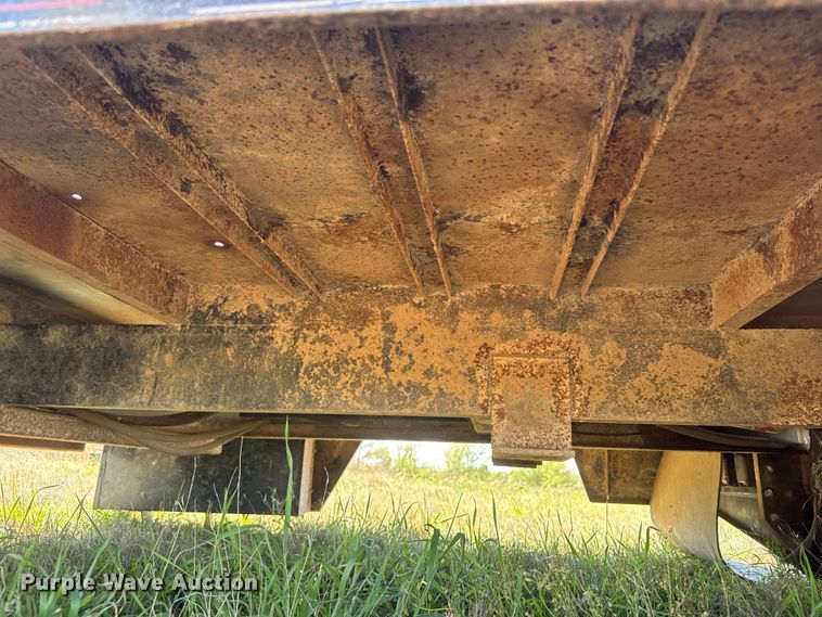 image for item ET1909 DewEze 578 Flatbed Recessed Well hydraulic bale bed