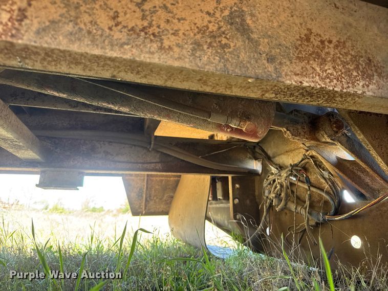 image for item ET1909 DewEze 578 Flatbed Recessed Well hydraulic bale bed