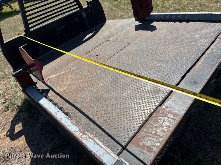 image for item ET1909 DewEze 578 Flatbed Recessed Well hydraulic bale bed