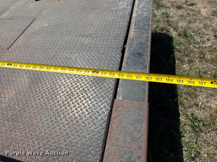 image for item ET1909 DewEze 578 Flatbed Recessed Well hydraulic bale bed