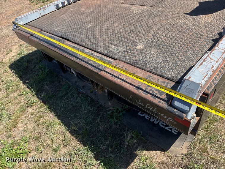 image for item ET1909 DewEze 578 Flatbed Recessed Well hydraulic bale bed