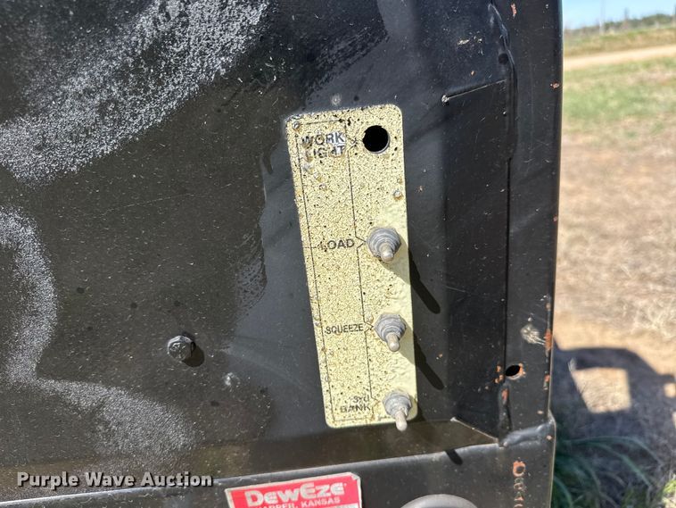 image for item ET1909 DewEze 578 Flatbed Recessed Well hydraulic bale bed