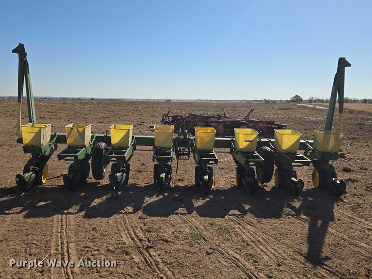 image for item ET5194 John Deere 7100 planter