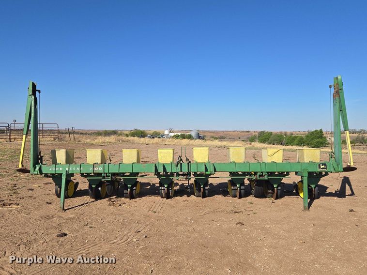 image for item ET5194 John Deere 7100 planter