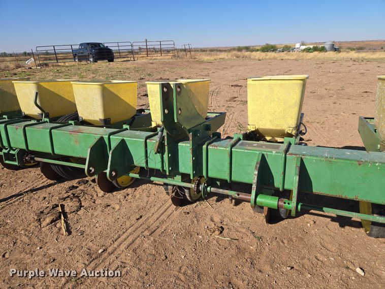 image for item ET5194 John Deere 7100 planter
