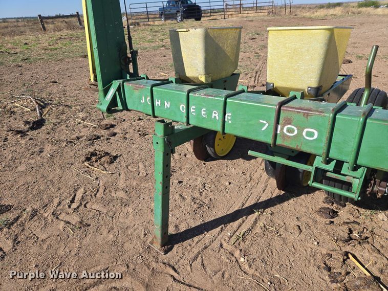 image for item ET5194 John Deere 7100 planter