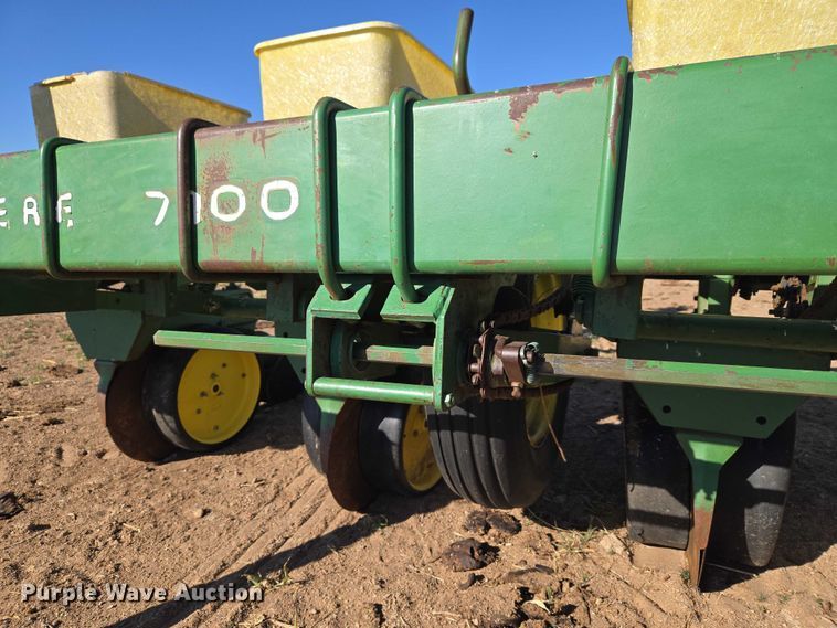 image for item ET5194 John Deere 7100 planter