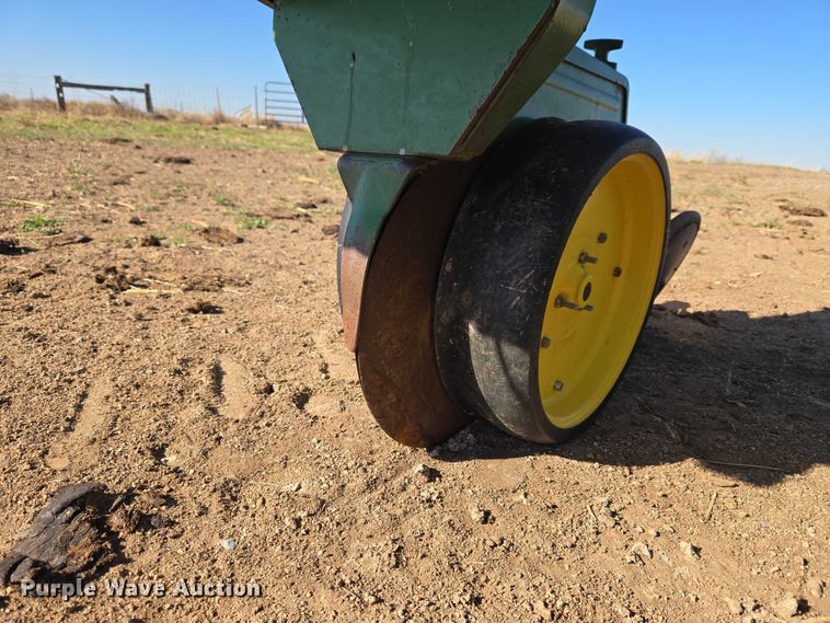 image for item ET5194 John Deere 7100 planter