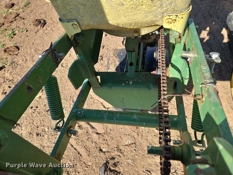 image for item ET5194 John Deere 7100 planter