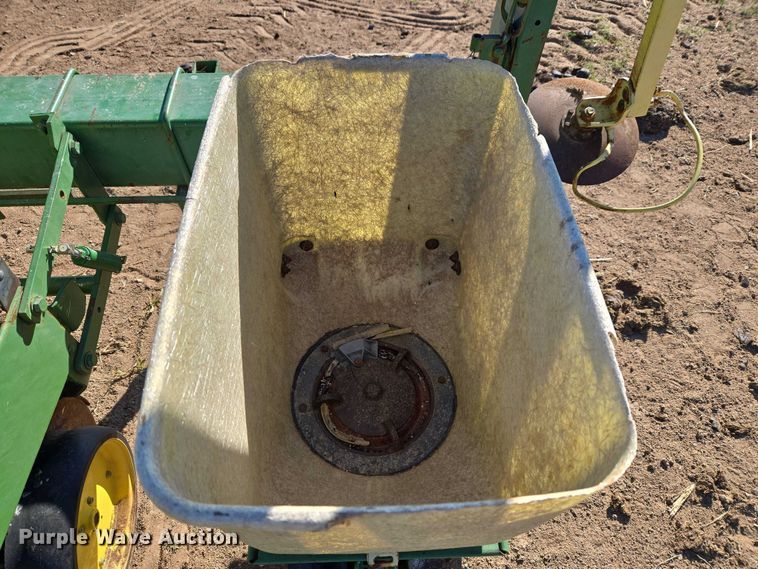 image for item ET5194 John Deere 7100 planter