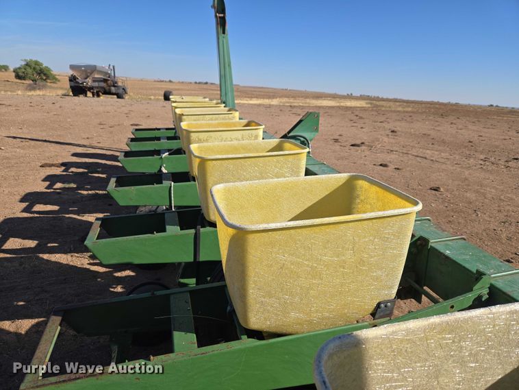 image for item ET5194 John Deere 7100 planter