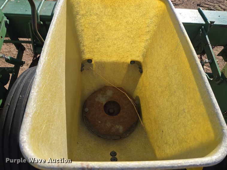 image for item ET5194 John Deere 7100 planter