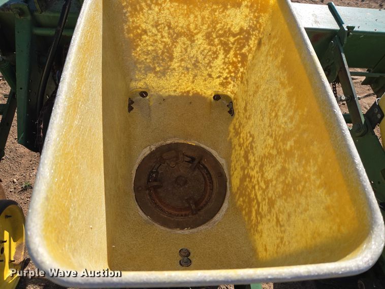 image for item ET5194 John Deere 7100 planter