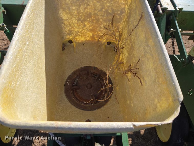 image for item ET5194 John Deere 7100 planter