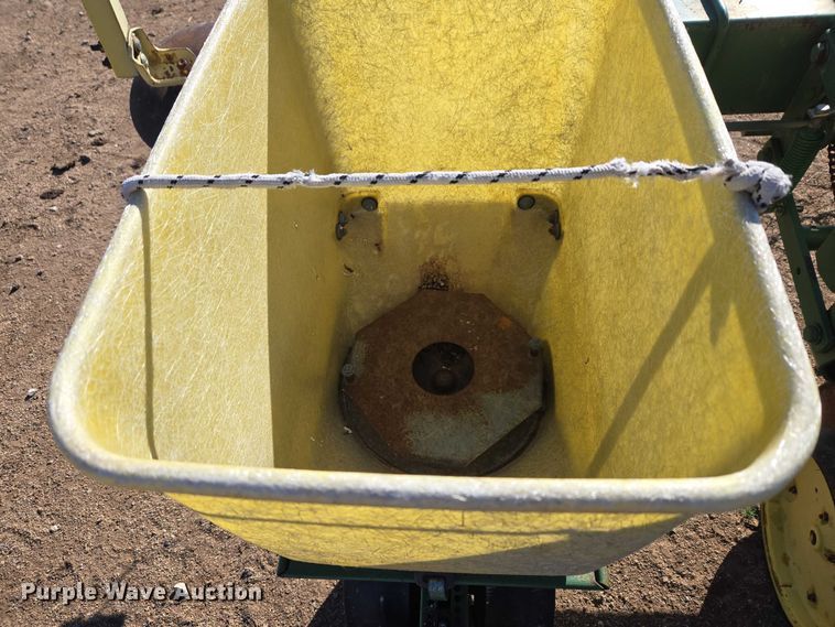 image for item ET5194 John Deere 7100 planter