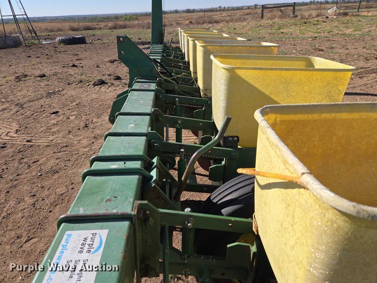 image for item ET5194 John Deere 7100 planter