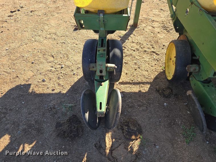 image for item ET5194 John Deere 7100 planter