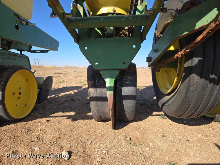 image for item ET5194 John Deere 7100 planter